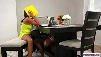 lesbian,jenna-foxxx,foot,facesit,oral