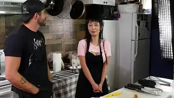 swinger-in-the-beach,cooking,youtube,no-nudity,pornstar