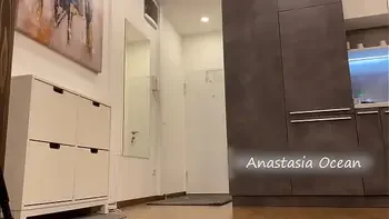 buffer,natural-boobs,naked-stranger,delivery-without-panties,naked-delivery