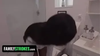 girl-masturbating,stepdad,latina,room-meet-friends,cumshot