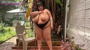 vr,emma-rose,plumper,big-ass,saggy-tits