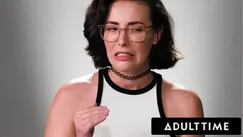 shaved-pussy,big-tits,solo-female-masturbation,fingering,reality