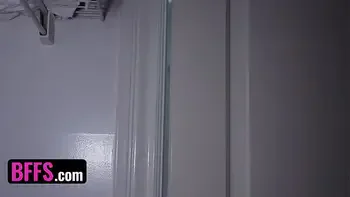 kissing,eating-pussy,threesome,thick,lesbian