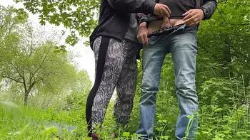 kinky,pissing,outdoor-piss,bbw-milf,piss