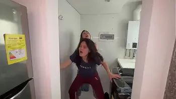 amateur-lesbian,clitoris-pequeno,dedos,real-sex,homemade