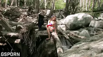 brunette,wet-pussy,hairy-pussy,outdoor,sexy