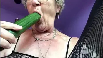 oma,granny,solo-granny,cucumber