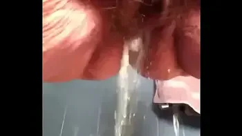 peeing,hairy-pussy