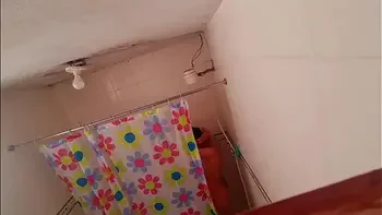 bathroom,parlando,banandose,sex,model