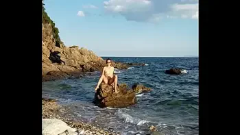 beach,amateur,small-tits,solo-masturbation,latina