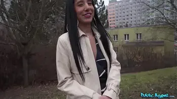 brunette,missionary,face-fuck,facial,bald-pussy