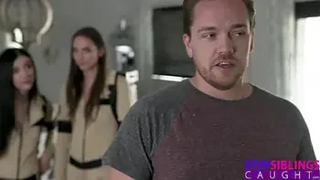 brunette,blowjob,threesome,shaved-pussy,stepsister