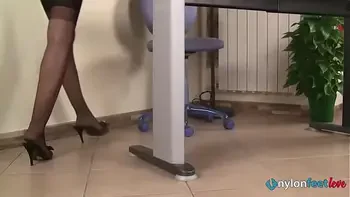 rht-stockings,dipping,dangling,fetish,nylon-feet