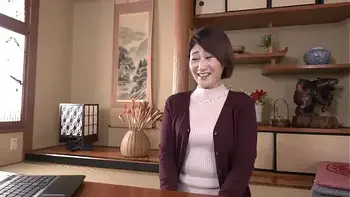 cheating-wife,japanese,handjob,big-butt,dick-sucking