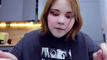 cute,alternative,only-women,chubby,pretty-face