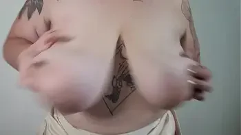 big-tits,solo-girl,homemade,large-areolas,only-women