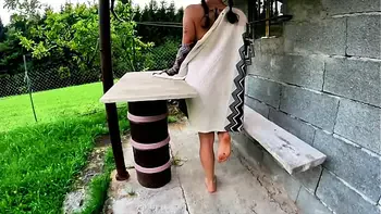 pussyfree,camel-toe,barefoot,newbie,white-girl