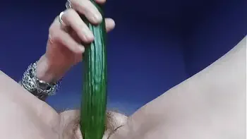cucumber,oma-harige-kut,granny-hairy-pussy