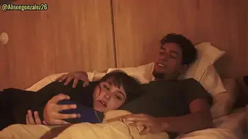 porno-en-espanol,facial,viendo-una-pelicula,fucking-face,petera-argentina