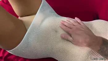 fishnet,homemade,beautiful-face,fingers,close-up