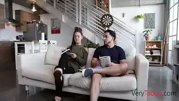 sis-massage,exhibitionnisme,cheating,sis-in-front-of-mom,hardcore