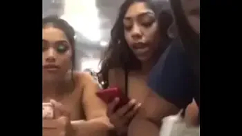 putas,novinhas,safadas,mostrando-peitos,mcdonald