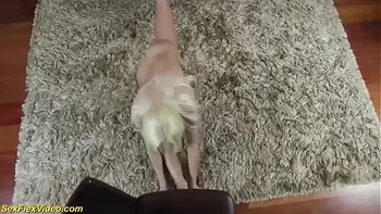 contortionist,gymnast,limber,flexi,splits