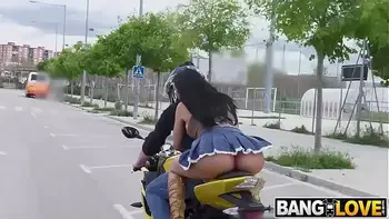 brunette,big-ass,amateur,big-booty,blowjob