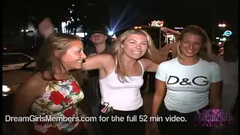 up-the-skirt,upskirt,public,spring-break,upskirt-panties