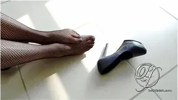 french,blonde,foot-fetish,british,hd