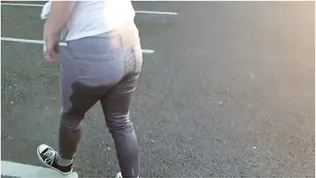 blonde,pissing,amateur,hd,public