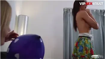 fingering,teens,blonde,cunnilingus,brunette