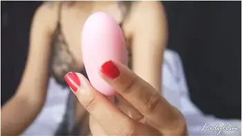 blonde,pissing,masturbation,milf,squirt