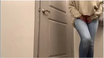 pee,piss,pee-desperation,ebony,wetting