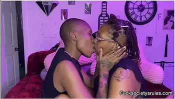 ebony,romantic,passion,kissing,lesbian