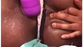 ebony,vibrator,squirt,squirt-while-fucking,dirty-panties