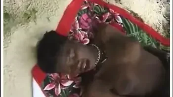 babe,beach,interracial,ebony,outdoor