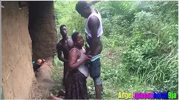 outdoor,ebony,hd,milf,brunette