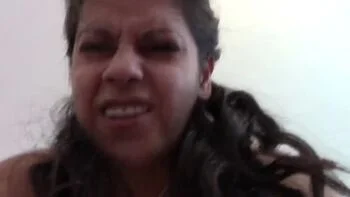 brunette,cougar,mature,amateur,masturbating