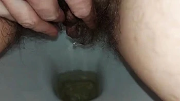 milf-piss,big-bum,russian,girls-peeing,pissing