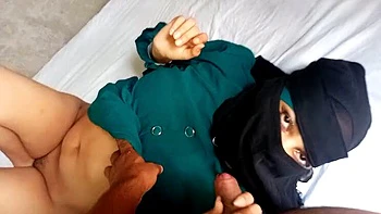 arab-hijab,cum-swallowing,swallows,muslim,burka