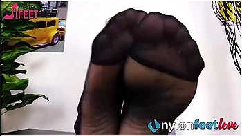 foot-fetish,pov,hd,italian,babe