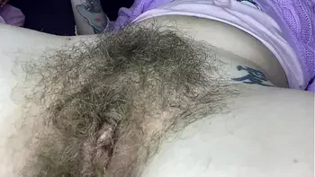 clit,closeup,squirt,hairy,masturbate
