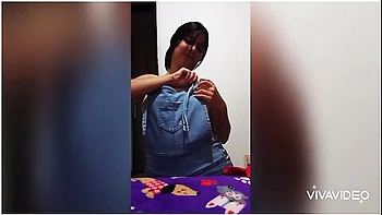 small-tits,culo-grande,labios-grandes,brunette,cunnilingus