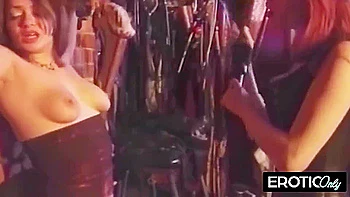 whipping,bdsm,brunette,red-head,dyke