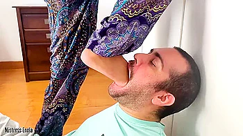 dominatrix,femdom,foot-fetish,toes,footsie