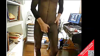 bdsm,cbt,pantyhose,slave,high-heels