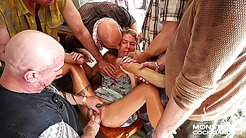 blowjob,close-up,big-cock,fetish,milf