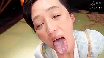 hairy-mature,unshaved,brunette,toes,japanese-mature