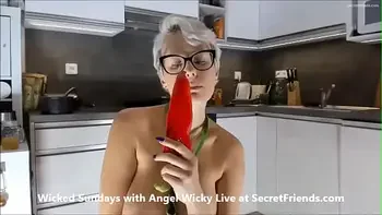 live-sex,webcam-sex,food,big-ass,food-porn